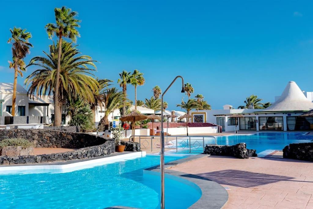 Pequeno Bungalow Firt Line Of The Sea Costa Teguise Buitenkant foto