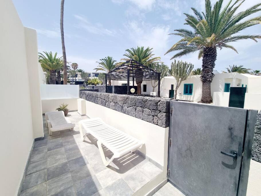 Pequeno Bungalow Firt Line Of The Sea Costa Teguise Buitenkant foto