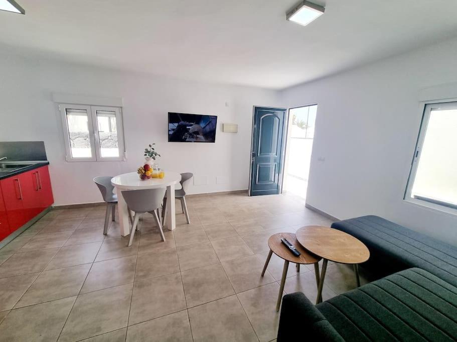 Pequeno Bungalow Firt Line Of The Sea Costa Teguise Buitenkant foto